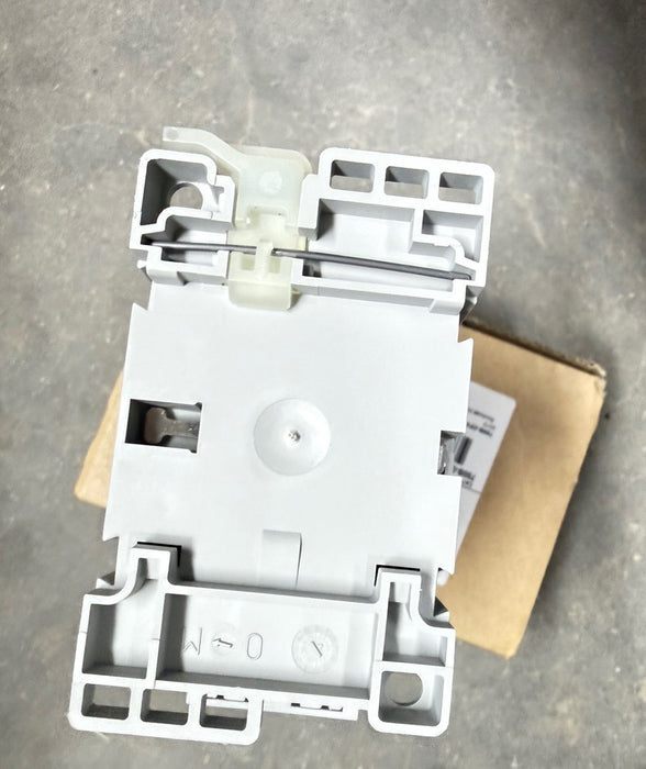 NEW Allen Bradley Guardmaster Safety Control Relay   700S-CF440DC Ser A