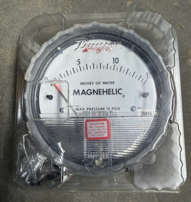 Dwyer Magnehelic 2015 102011-00 Differential Pressure Gauge 0-15 Inches Of Water