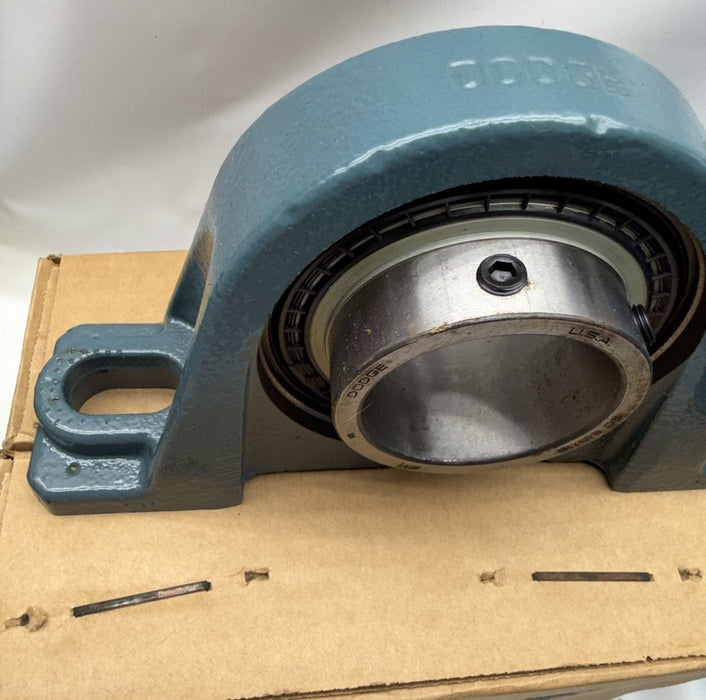 DODGE P2B-SC-203 123820 NEW IN BOX PILLOW BLOCK BEARING 2-3/16"