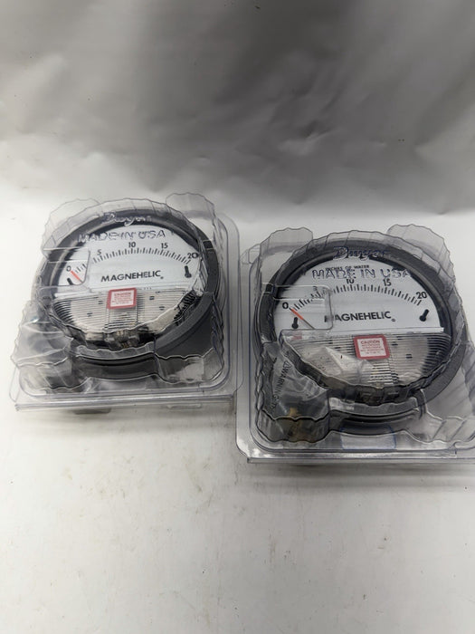Dwyer Magnehelic 2020 102012-00 Differential Pressure Gauge 0-20 Inches Of Water
