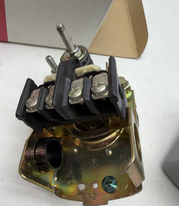 Air Compressor Pressure Switch For 2 Stage Units 135 ON / 175 psi OFF 32147738