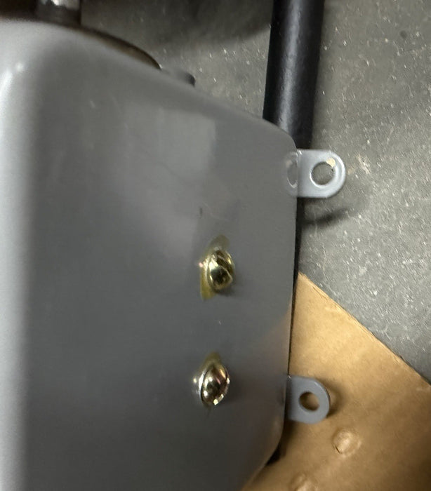 Johnson Controls A72ae-1C Line Volt Mechanical Tstat Close On Rise 25-90 Degrees