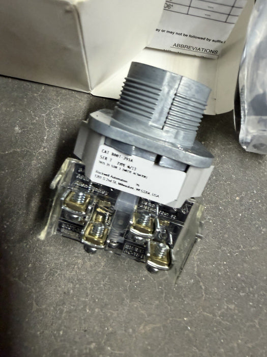 New Allen Bradley 800T-J91A 3 Pos SPRING RETURN BOTH WAYS KB7 CAM WHITE INSERT