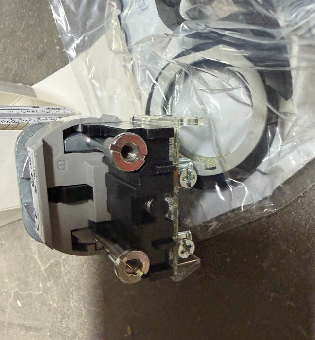 New Allen Bradley 800T-J91A 3 Pos SPRING RETURN BOTH WAYS KB7 CAM WHITE INSERT