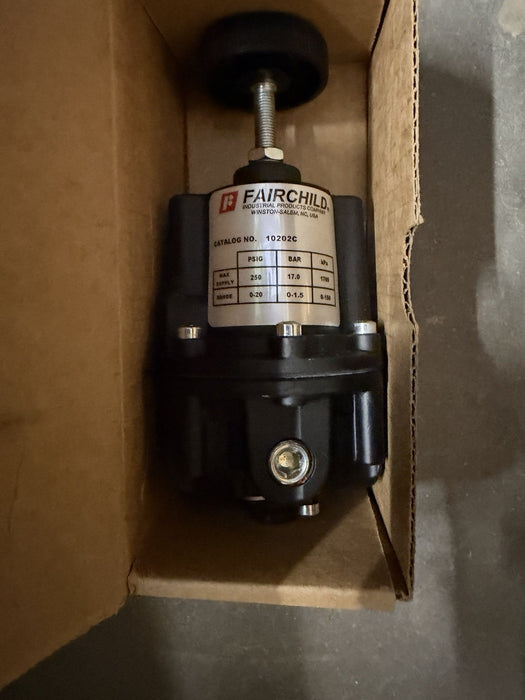 FAIRCHILD INDUSTRIAL 10202C NEW IN BOX REGULATOR 0-20 PSI RANGE PNEUMATIC