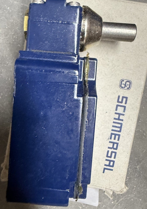 NEW Schmersal 101167334 Heavy Duty Limit Switch MV8H33011YM20 MV8H-330-11Y-M20