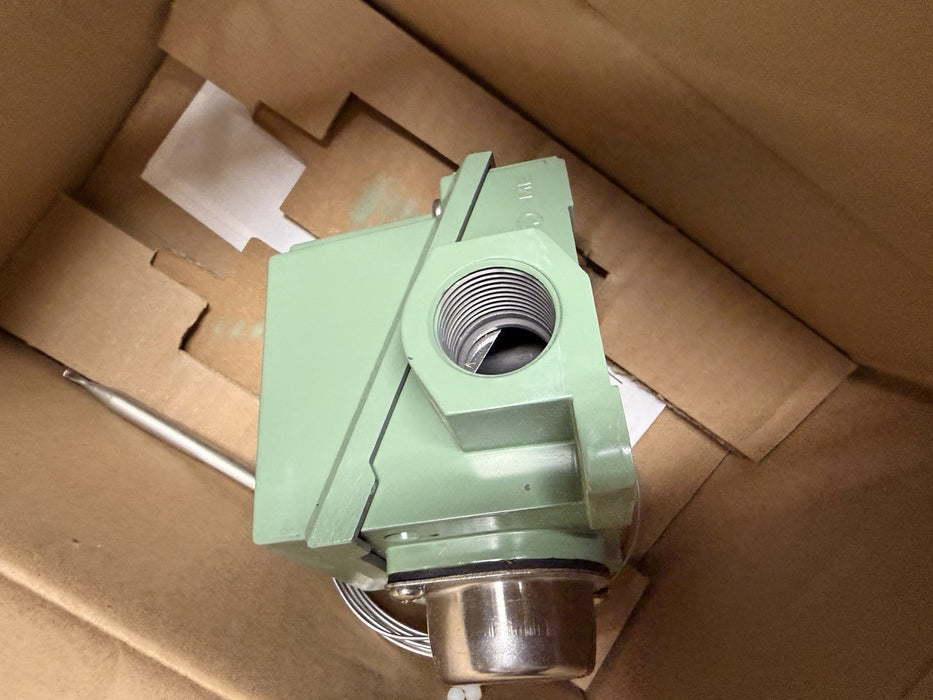 NEW DIGITRACE AMC-1B / AMC1B NVENT/RAYCHEM 942533-000 LINE SENSING THERMOSTAT