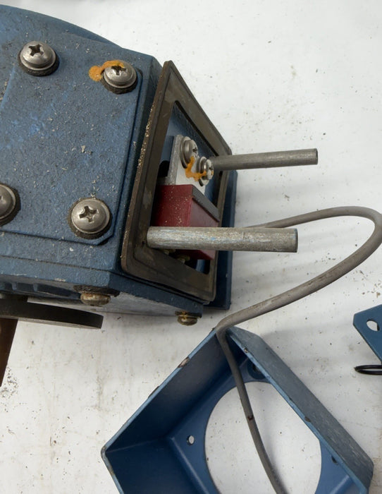 NEW AVTRON T770B PULSE GENERATOR T770B-2D-10 Robbed Of Some Screws For The J-box