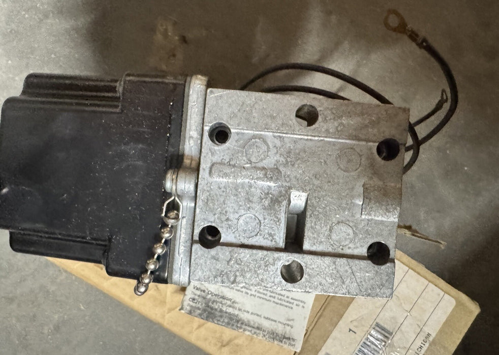 CCJ125B01 PARKER SCHRADER BELLOW SOLENOID VALVE 1/4"NPT 120VAC VAC-150 PNEUMATIC