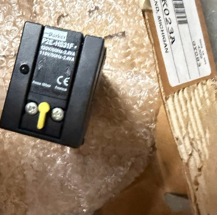F35VXBK023A NEW PARKER  120VAC SOLENOID VALVE 3 POS D SOL VALVE