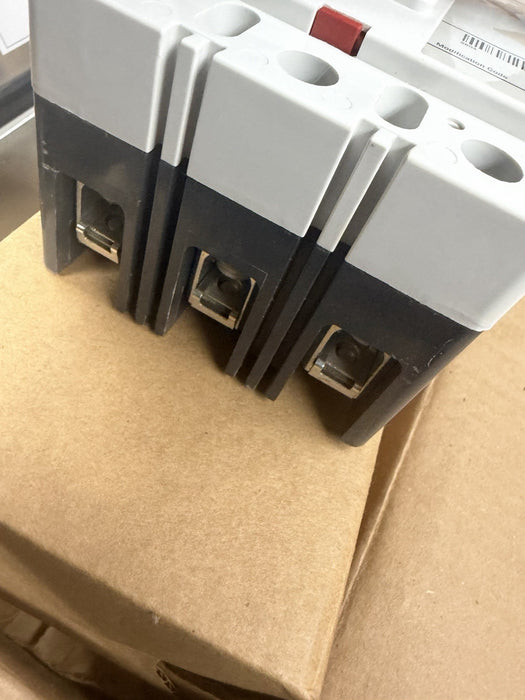 NEW ED3125 Eaton INDUSTRIAL CIRCUIT BREAKER 3 Pole 125 Amp 240VAC BREAKER NIB
