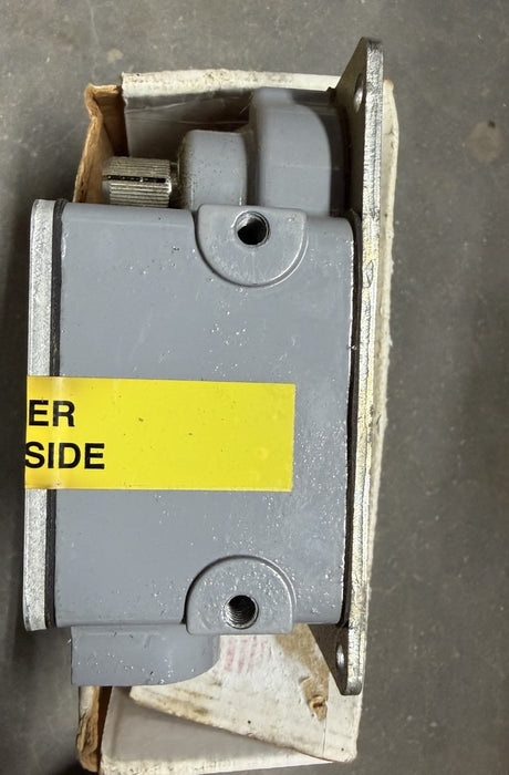 NAMCO EA080-11100 LIMIT SWITCH EA08011100 single pole double break double throw