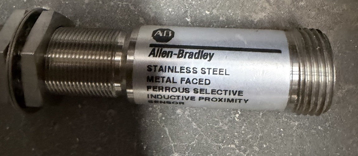 NEW NO BOX ALLEN BRADLEY 871T-A5J18FE SERIES A INDUCTIVE PROXIMITY SENSOR