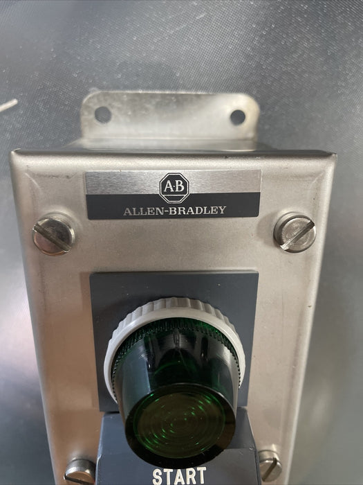 NEW Green 800H-2HAR4 ALLEN BRADLEY STAINLESS STEEL PUSH BUTTON STATION NNB