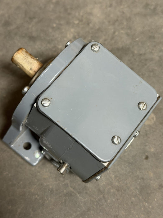 NEW 808-J1 NEW  ALLEN BRADLEY  zero speed Switch 15-80 RPM 808 J1 AB 808J1 NNB