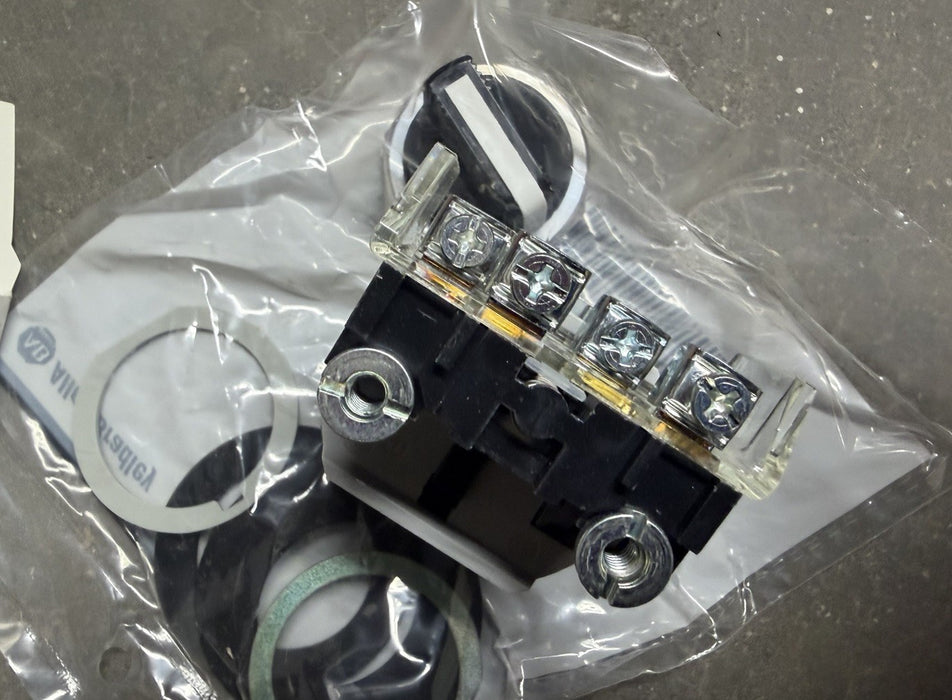 Allen Bradley 800T-J19A    3 Position Selector Switch SPRING RETURN BOTH