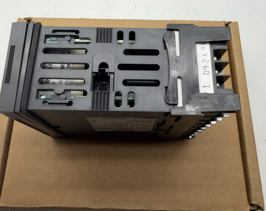 NEW WEST 8010 CONTROLLER N8011Z21000J1 Thermocouple INPUT   N8011  Z2110 J1 Temp