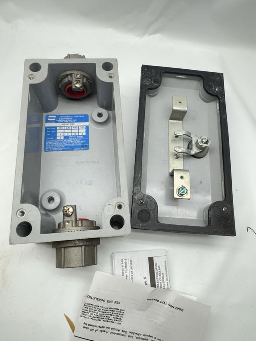 MISSING CONTACTOR  NSSC D22 EATON CROUSE HINDS  KRYDON FIBERGLASS ENC 3/4