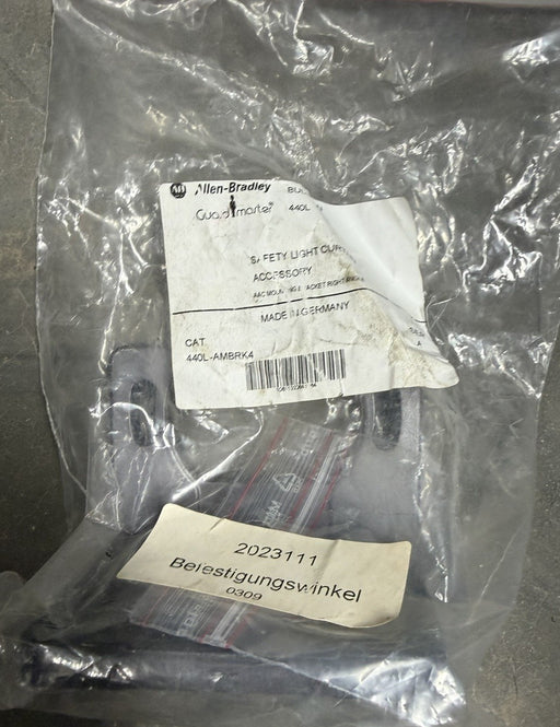 NEW ALLEN-BRADLEY 440L-AMBRK4 AAC RIGHT ANGLE BRACKET SAFETY LIGHT CURTAIN
