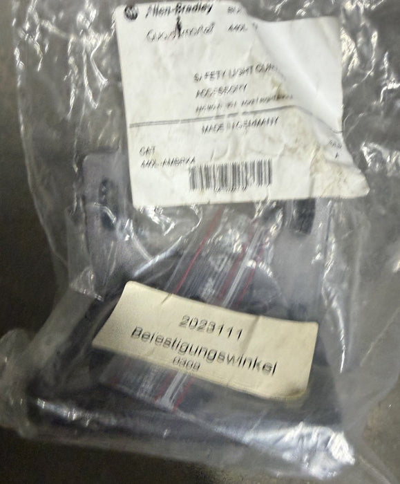 NEW ALLEN-BRADLEY 440L-AMBRK4 AAC RIGHT ANGLE BRACKET SAFETY LIGHT CURTAIN
