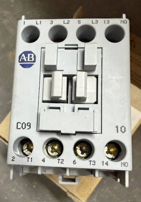 100-C09D10 Contactor AB 100C09D10 PLC New in Box Free Shipping ALLEN BRADLEY PLC