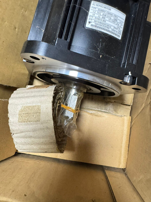 New In Box YASKAWA SGMRV-13ANA-YR11 AC Servo Motor SIGMA 5 1.3KW 156009-3 SGMRV