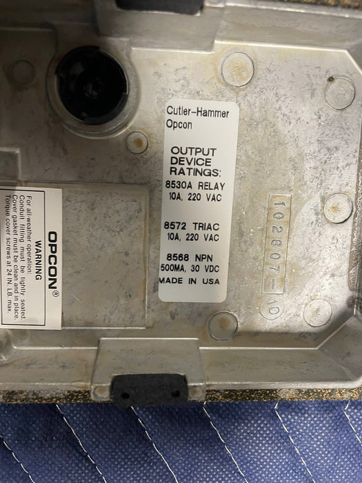 NEW CUTLER HAMMER 1320B-6501 OPCON 20 SERIES PHOTO ELECTRIC EATON 104657