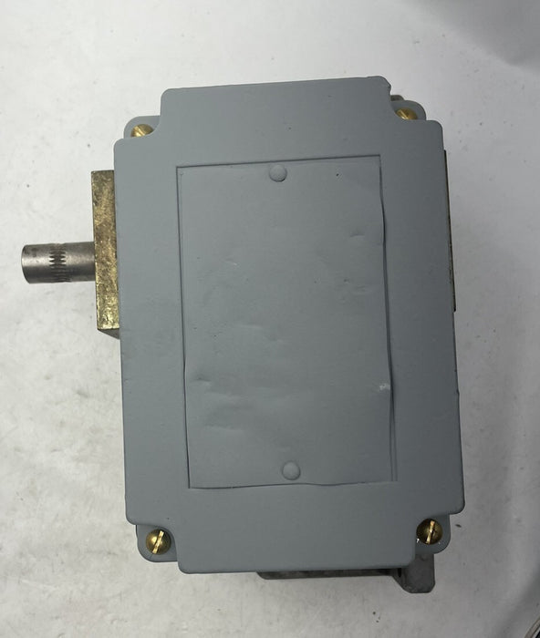 NEW GENERAL ELECTRIC LIMIT SWITCH IC9445 B204M LEVER OPERATED 15 AMPS 600V