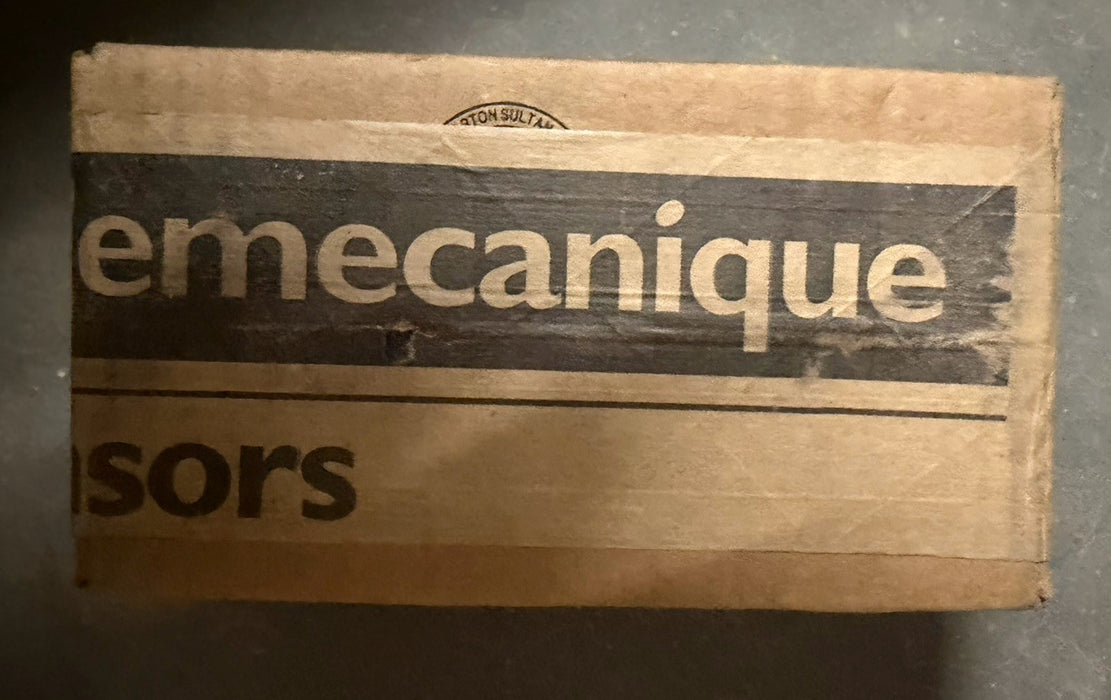 9007CR53B2 9007CR53B2 BRAND NEW FACTORY SEALED C/W WITH ARM TELEMECANIQUE