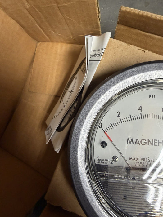 Dwyer Magnehelic 2210 Differential Pressure Gauge 0-10 Inches Of Water INH20