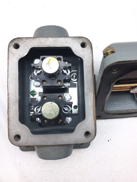NEW ALLEN BRADLEY Limit Switch 801-DSK145 Heavy Duty Cast Iron w/ lever arm