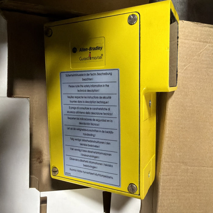 ALLEN BRADLEY 440L-T4F90018-Q  440LT4F90018Q NEW IN THE BOX SAFETY LIGHT CURTAIN