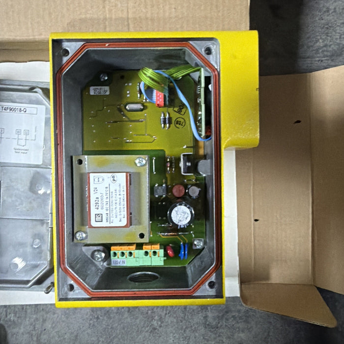 ALLEN BRADLEY 440L-T4F90018-Q  440LT4F90018Q NEW IN THE BOX SAFETY LIGHT CURTAIN