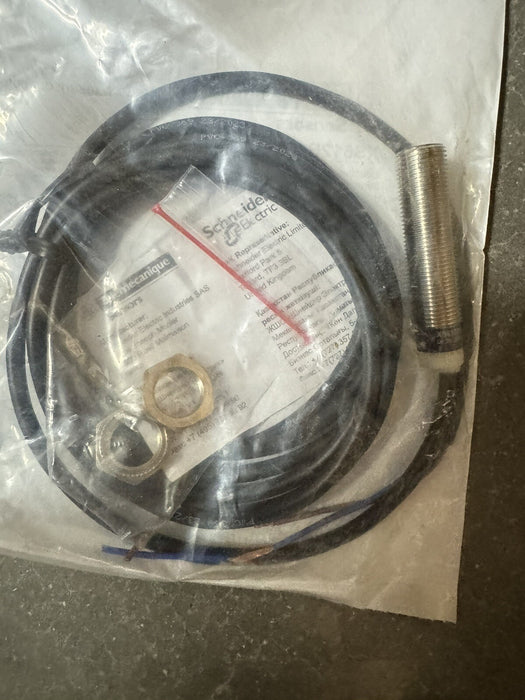 SCHNEIDER ELECTRIC XS512B1MAL2 / XS512B1MAL2 (BRAND NEW)