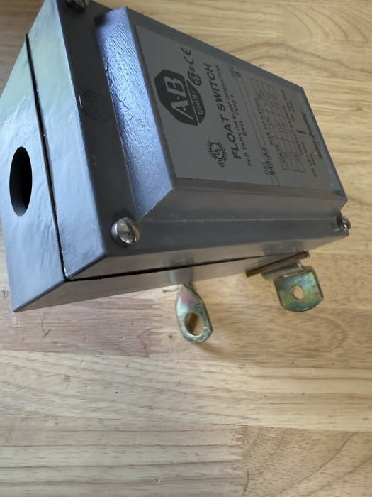 840-A4  ALLEN BRADLEY FLOAT SWITCH Sump Level Control