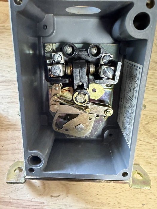 840-A4  ALLEN BRADLEY FLOAT SWITCH Sump pump Level Control Switch
