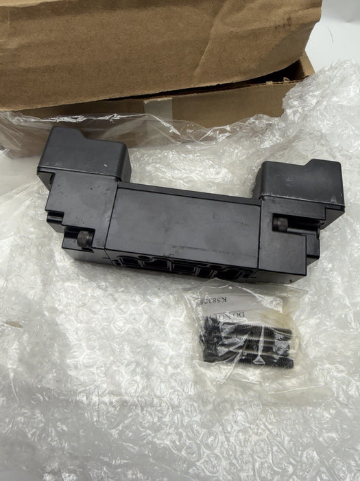 PARKER L7652441153B 1/4" 3-pos dbl Sol Plug In APB 621444 Solenoid Valve 120v