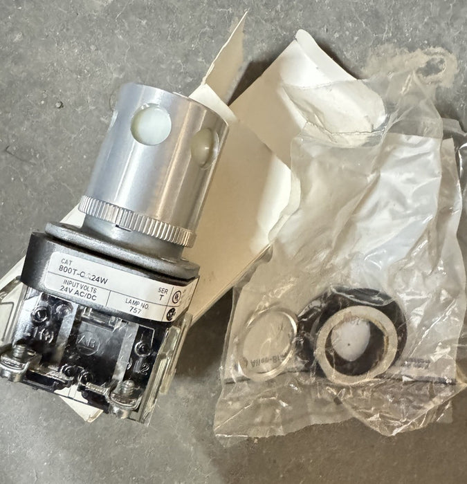 NEW ALLEN-BRADLEY 800T-QA24W ILLUMINATED PUSH BUTTON WHITE LENS W/ GUARD 800-XA