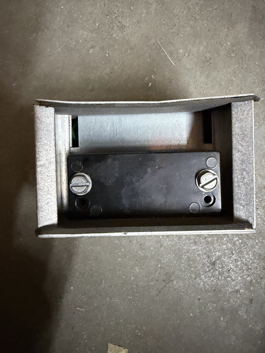 NEW GE LIGHTING SYSTEMS CAT NO. MPM-3PRW FIXTURE FITTING