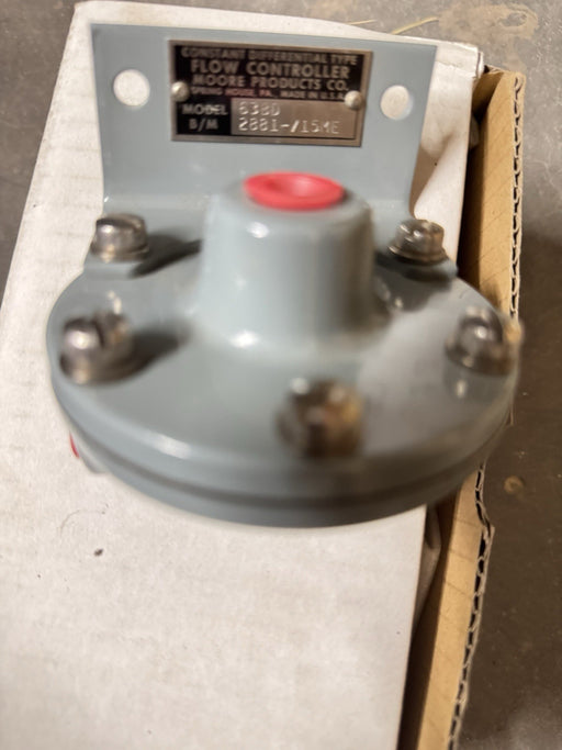 NEW NEVER USED MOORE CONSTANT DIFFERENTIAL FLOW CONTROLLER MODEL 6380 W/ BRACKET