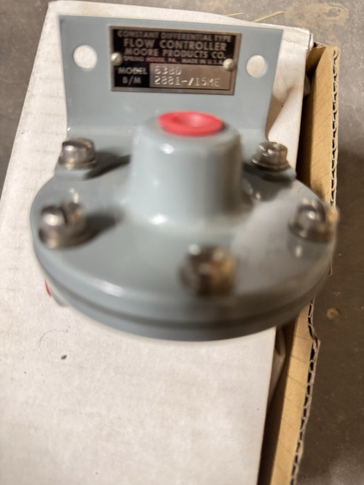 NEW NEVER USED MOORE CONSTANT DIFFERENTIAL FLOW CONTROLLER MODEL 6380 W/ BRACKET