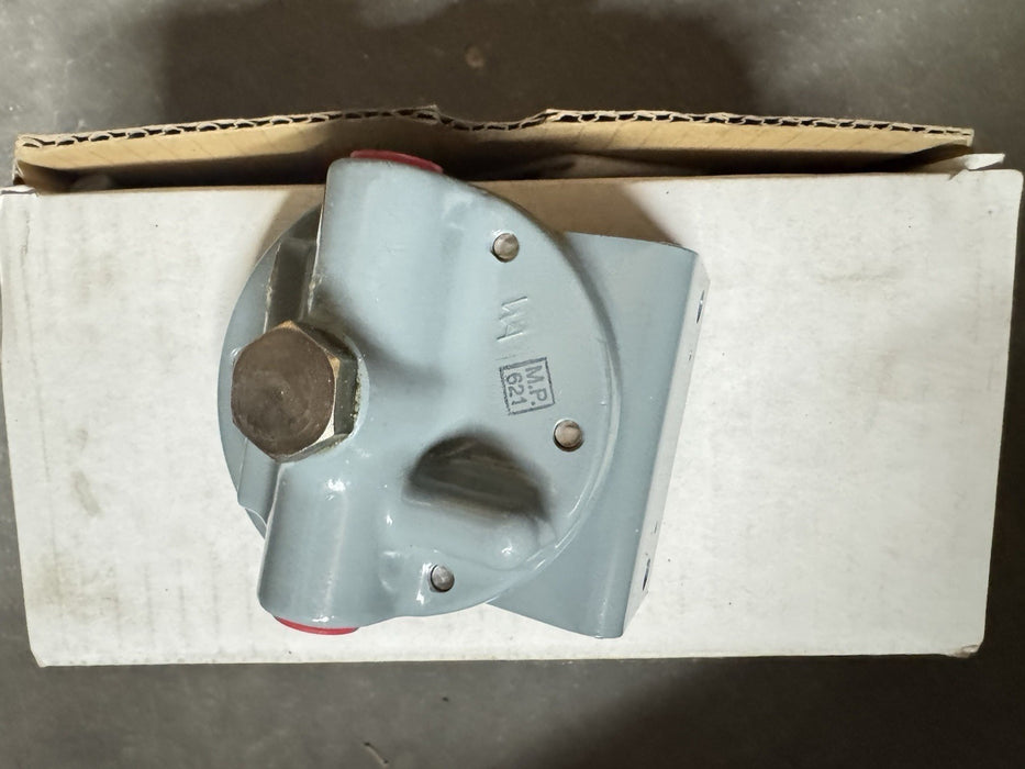 NEW NEVER USED MOORE CONSTANT DIFFERENTIAL FLOW CONTROLLER MODEL 6380 W/ BRACKET