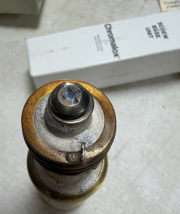 SCREW BASE UNIT CHROMALOX SCB-150 150 WATT 120VAC HEATER LIGHT SOCKET 253850