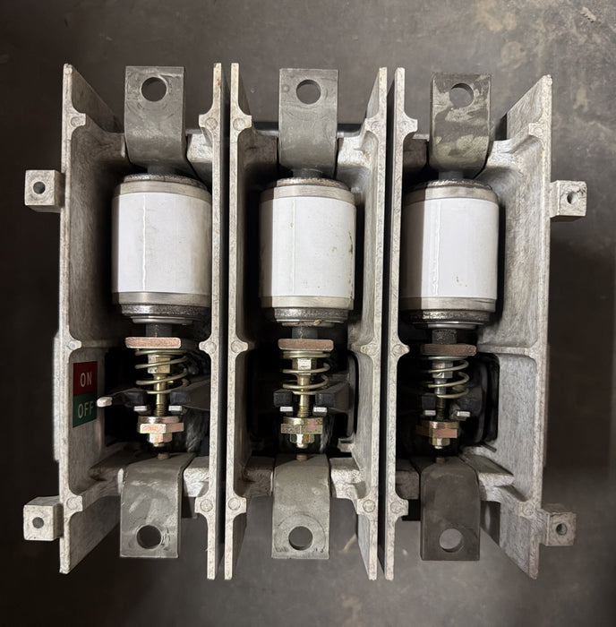 TOSHIBA TYPE CV-1HAU VACUUM CONTACTOR, 100-240 VAC 50/60HZ COIL, 3 POLE