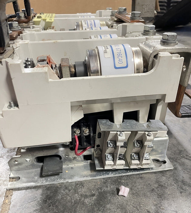 V211K5CJZ1 NEMA 5 REVERSING VACUUM CONTACTOR CUTLER HAMMER 110/120V COIL 270A