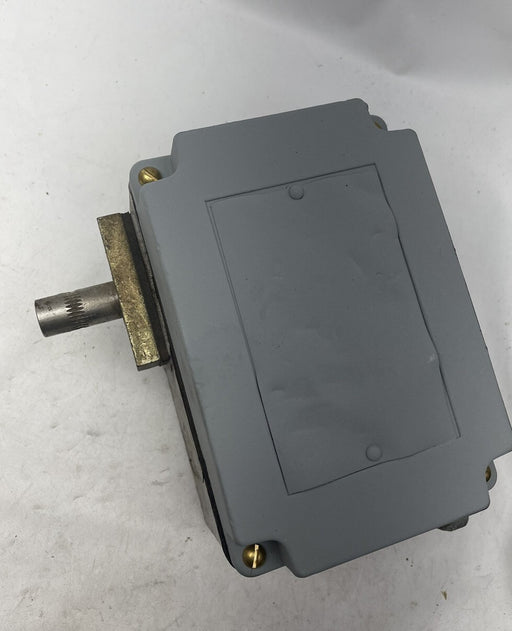 NEW GENERAL ELECTRIC LIMIT SWITCH IC9445 B204M LEVER OPERATED 15 AMPS 600V