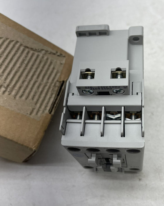 NEW ALLEN BRADLEY 700-CFB220F CONTROL RELAY 2 N.O + 2 N.C AUX CONT 220 VAC COIL