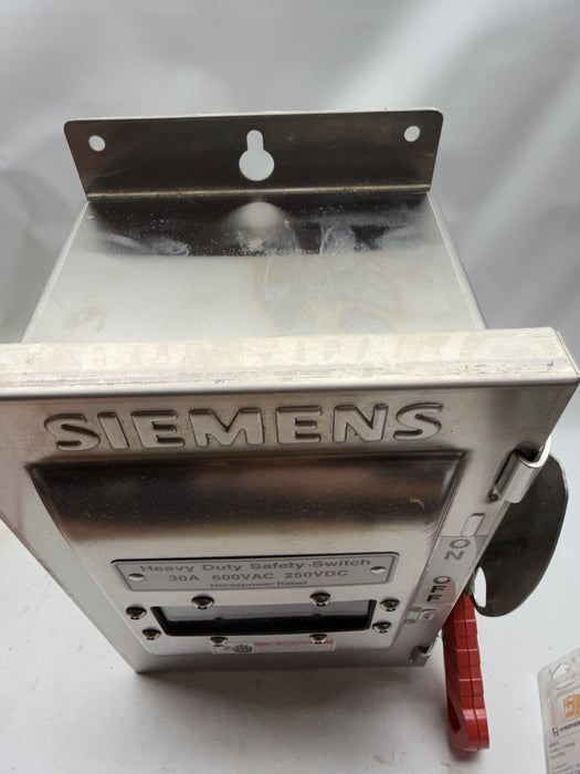 New Siemens HNF361SW 30A 600V 3 Pole Heavy Duty Safety Switch Non-Fuse Type 4X