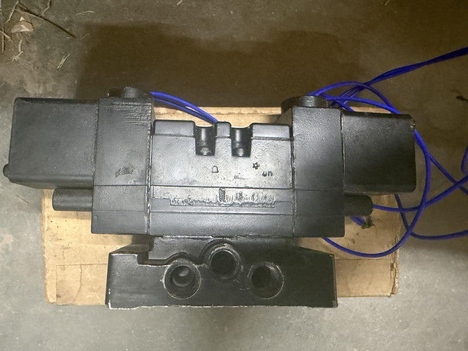 PARKER PNEUMATIC DIRECTIONAL AIR CONTROL VALVE 4501AS10AAAA53 SOLENOID