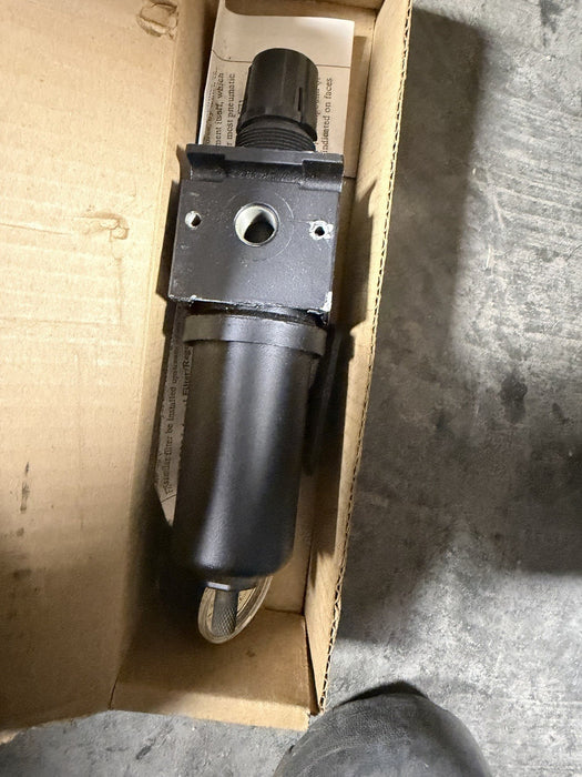PARKER / WATTS B75-02DGC 1/4” Npt Filter Regulator Filter/Regulator NIB